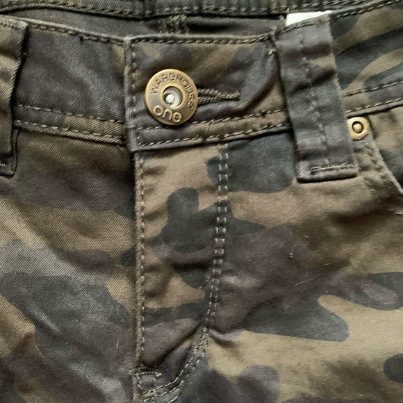 🍉Warehouse One brown, camouflage denim shorts, mid rise, stretchy, lightweight 6 - Picture 5 of 14